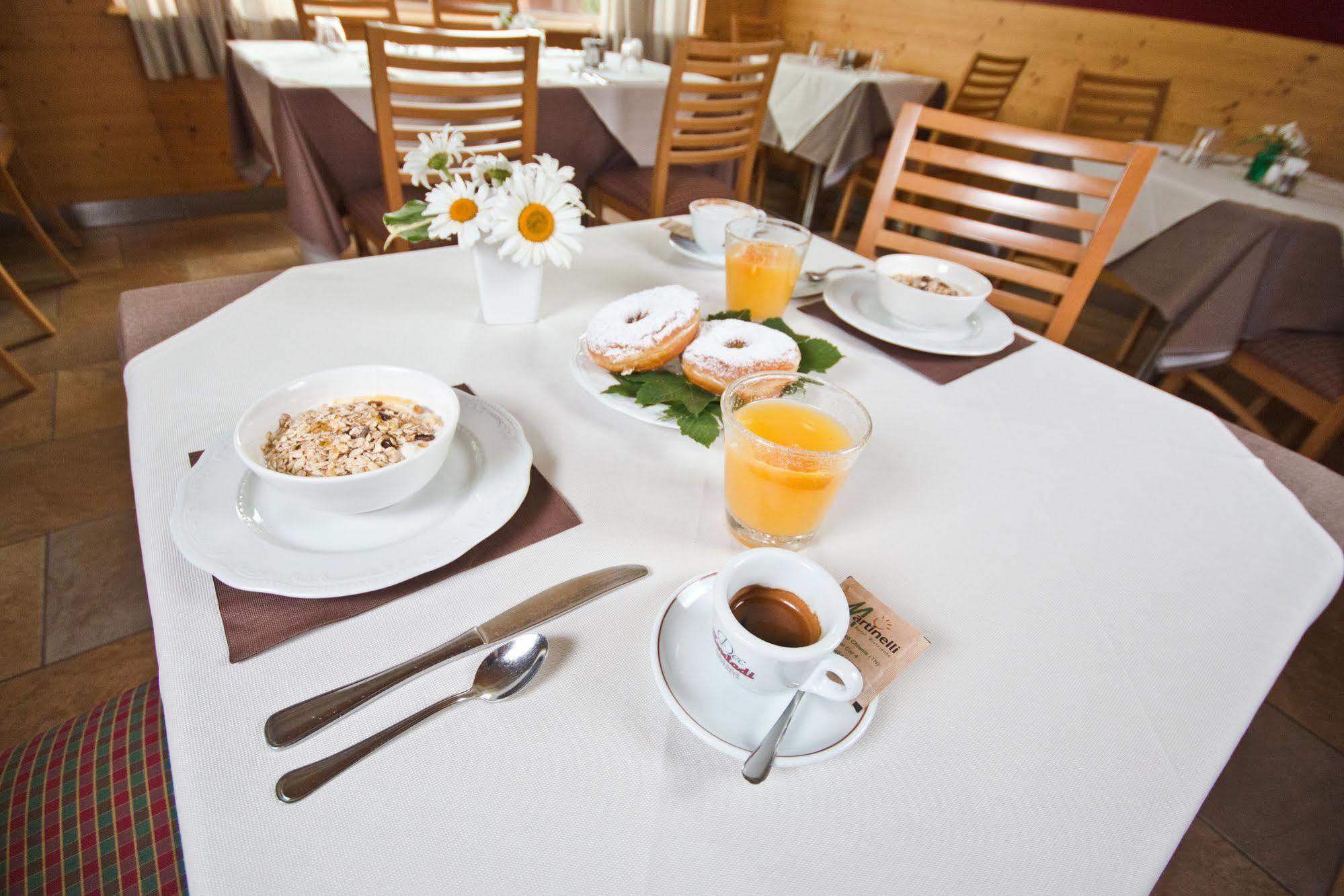 Hotel Martinelli Ronzo-Chienis Kültér fotó